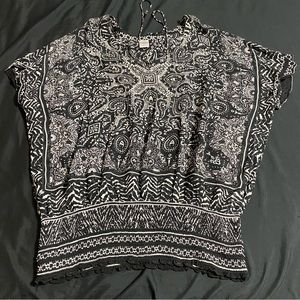 Bila Black and White Paisley Print Ruched Top with V Neck in L